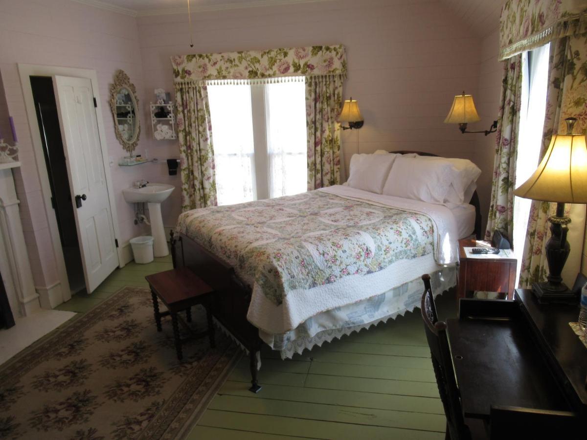 Carrier Houses Bed & Breakfast Rutherfordton Exterior photo