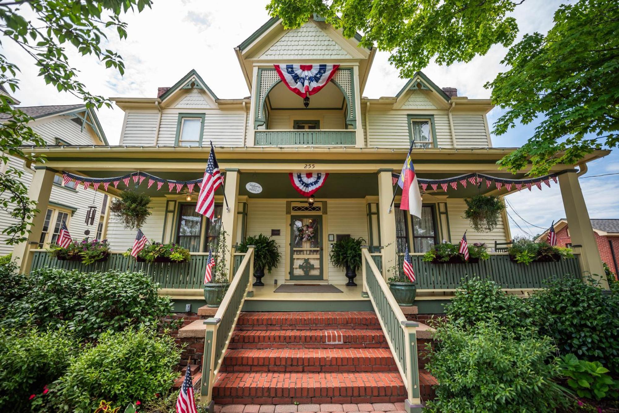 Carrier Houses Bed & Breakfast Rutherfordton Exterior photo