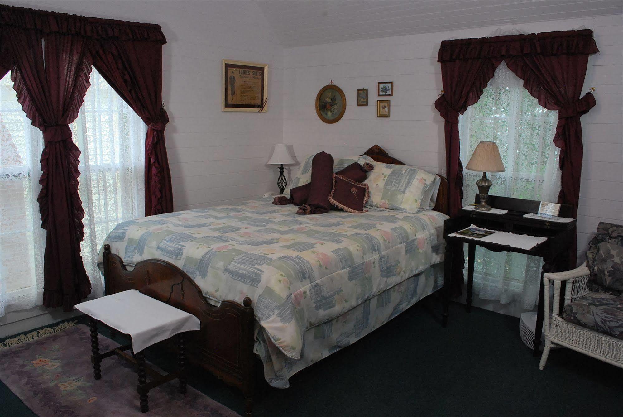 Carrier Houses Bed & Breakfast Rutherfordton Exterior photo